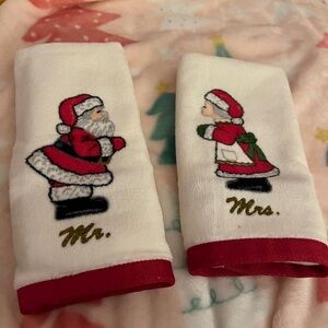 Lenox Mr. and Mrs. Claus Finger Tip towels